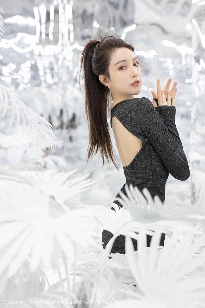 爱蜜社性感女神Lynn刘奕宁高挑身材丝袜美腿迷人气质写真