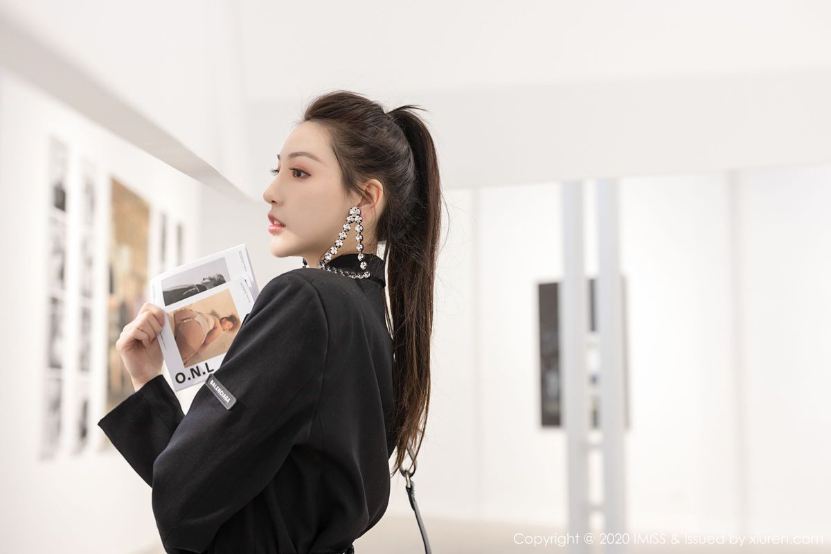 爱蜜社性感女神Lynn刘奕宁高挑身材丝袜美腿迷人气质写真