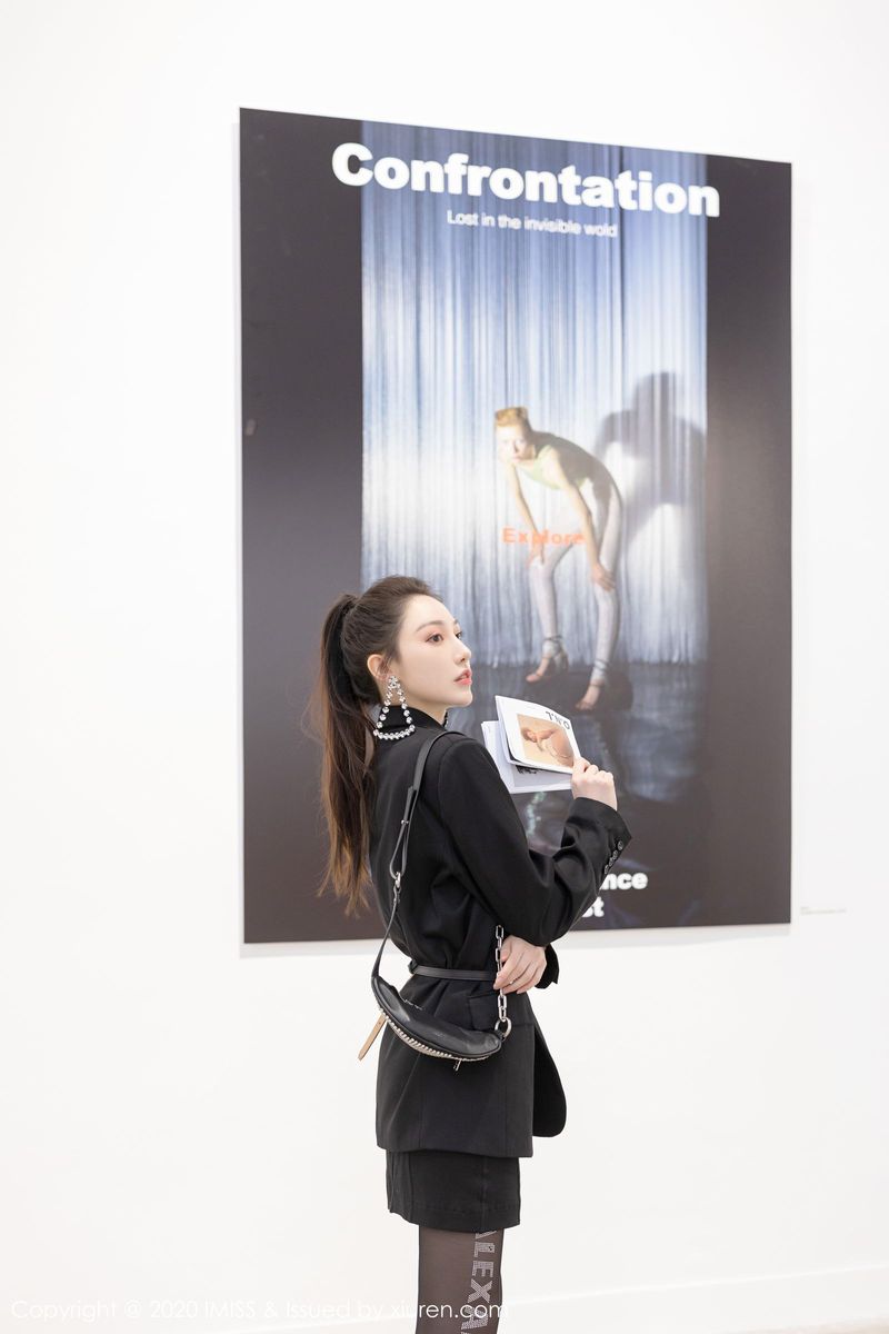 爱蜜社性感女神Lynn刘奕宁高挑身材丝袜美腿迷人气质写真