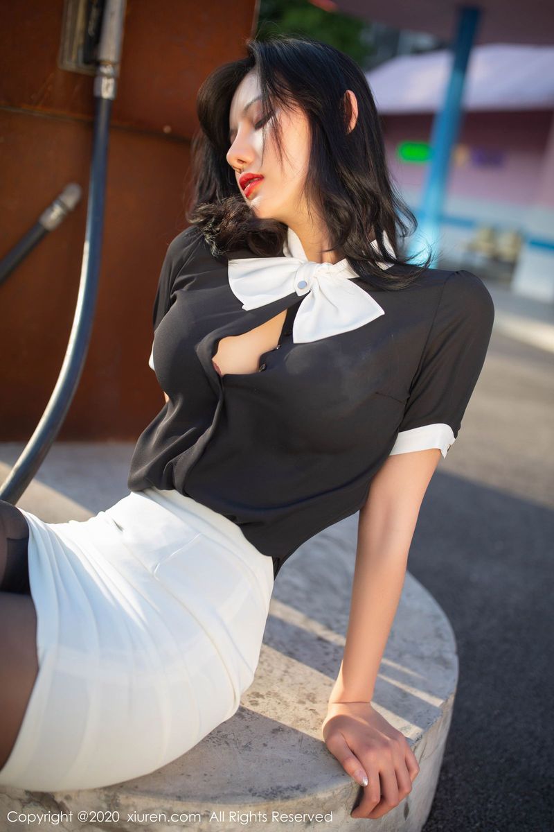 秀人网美女模特就是阿朱啊加油站职场装黑丝袜性感写真