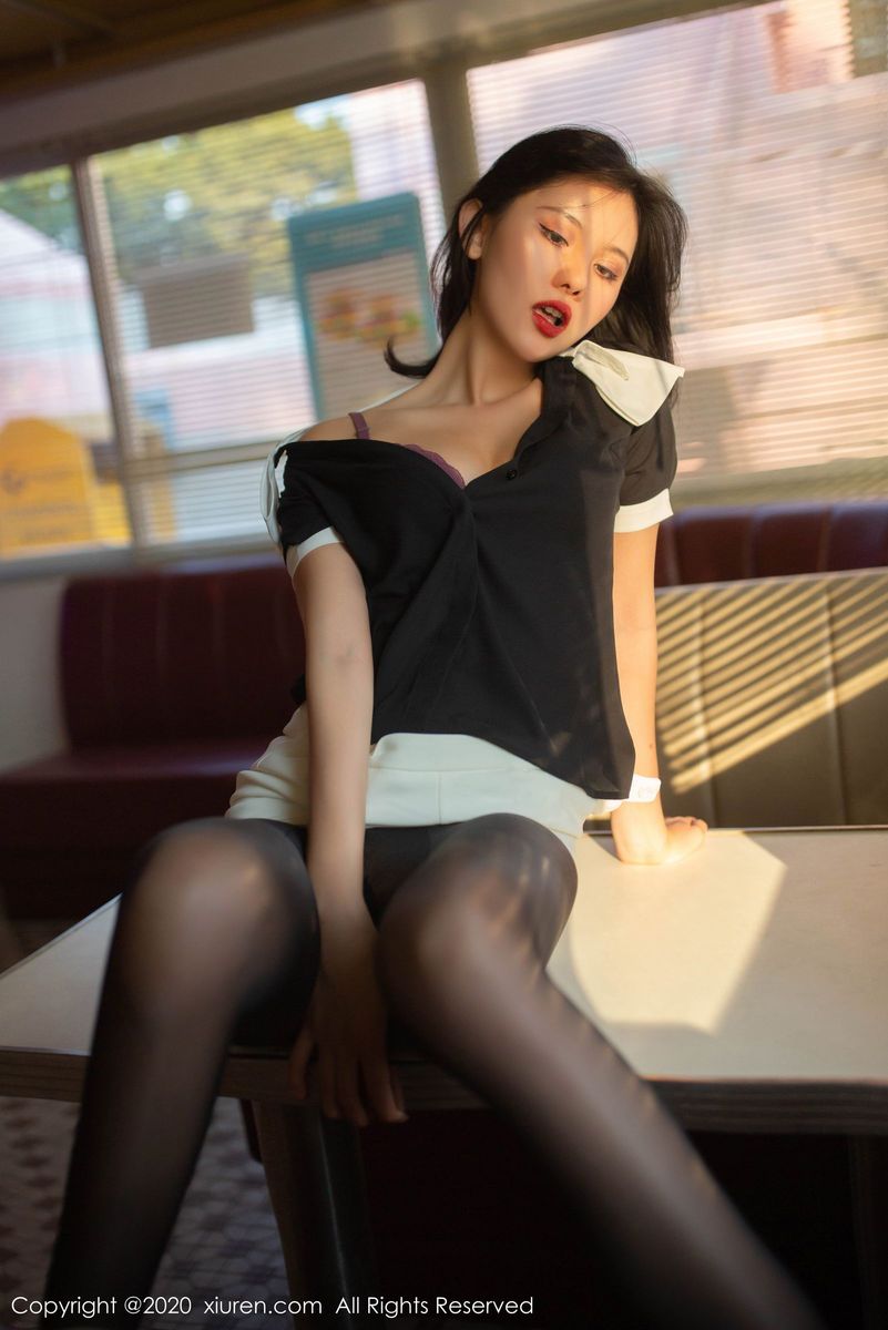 秀人网美女模特就是阿朱啊加油站职场装黑丝袜性感写真