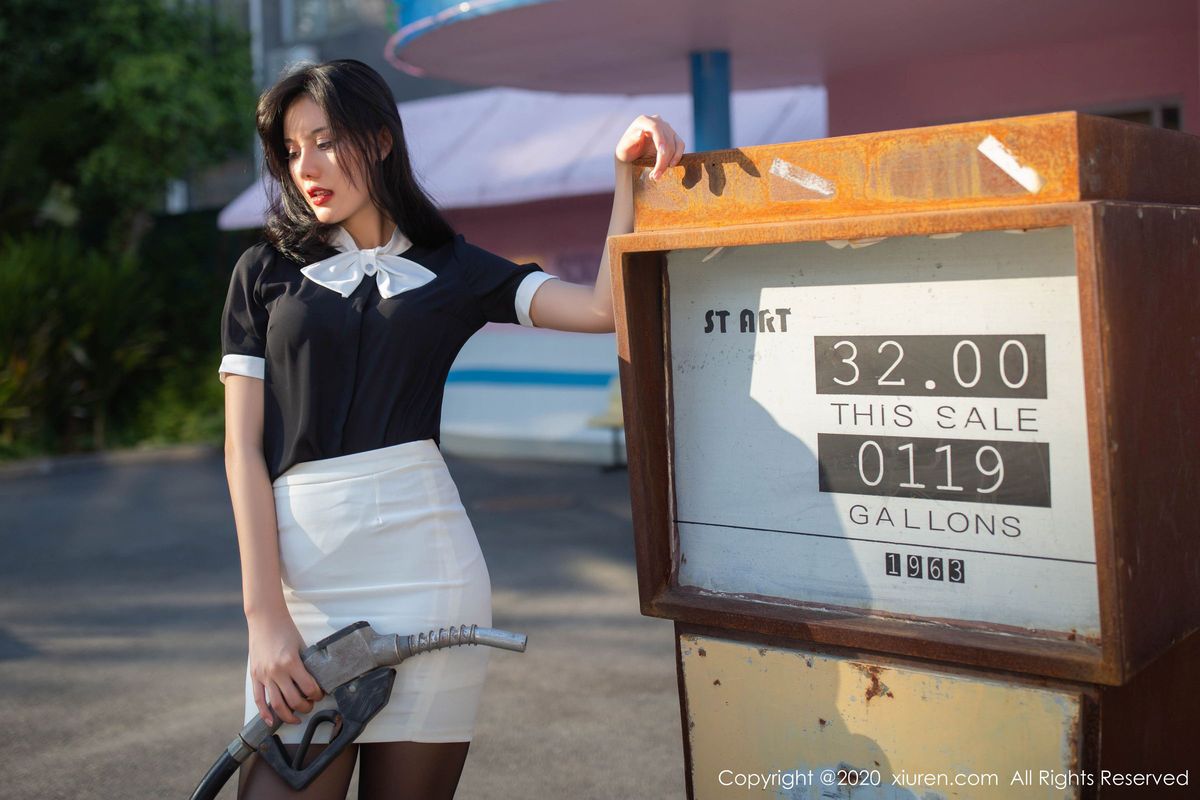 秀人网美女模特就是阿朱啊加油站职场装黑丝袜性感写真