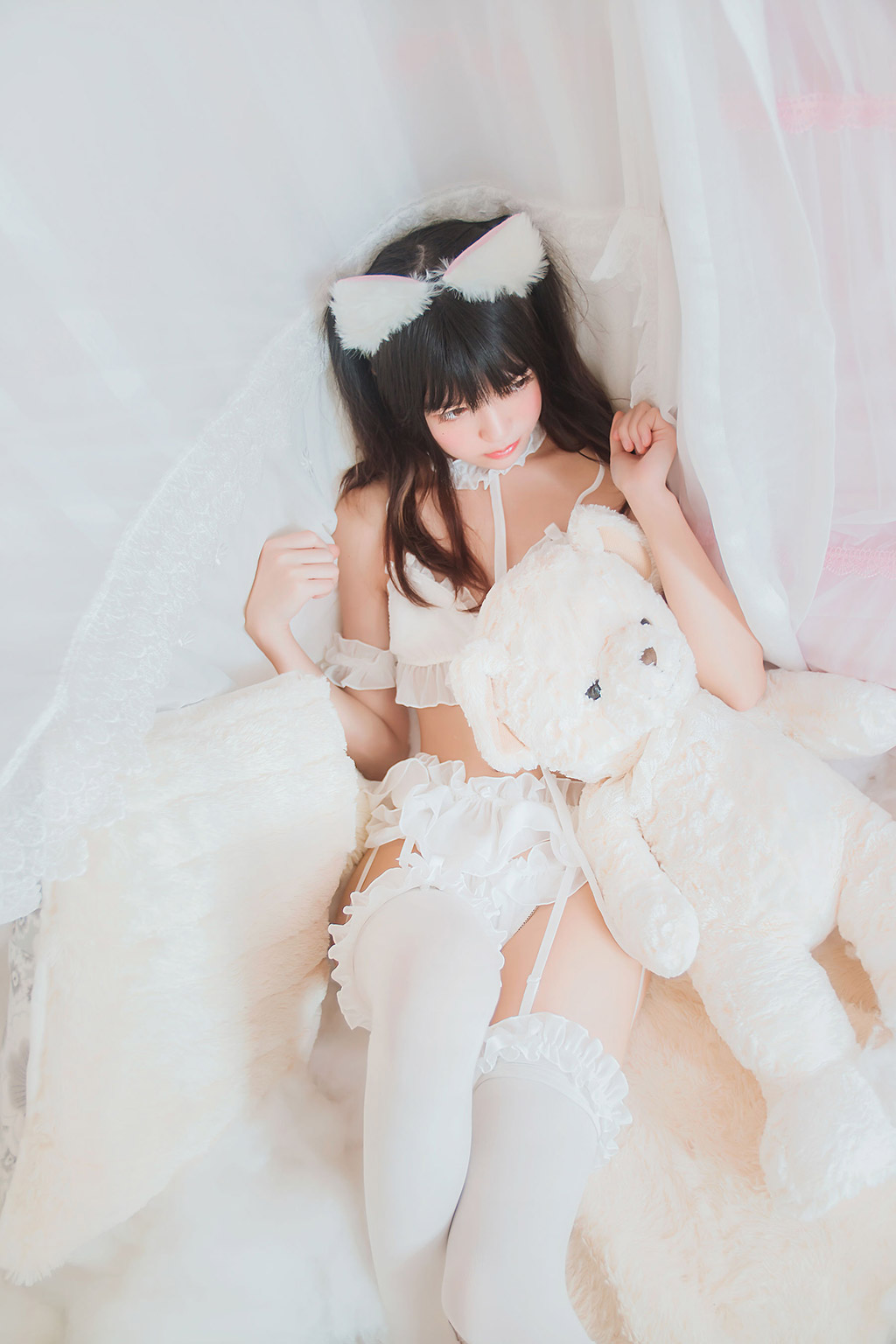 桜桃喵《白猫》 [萝莉COS] 写真集[32P]