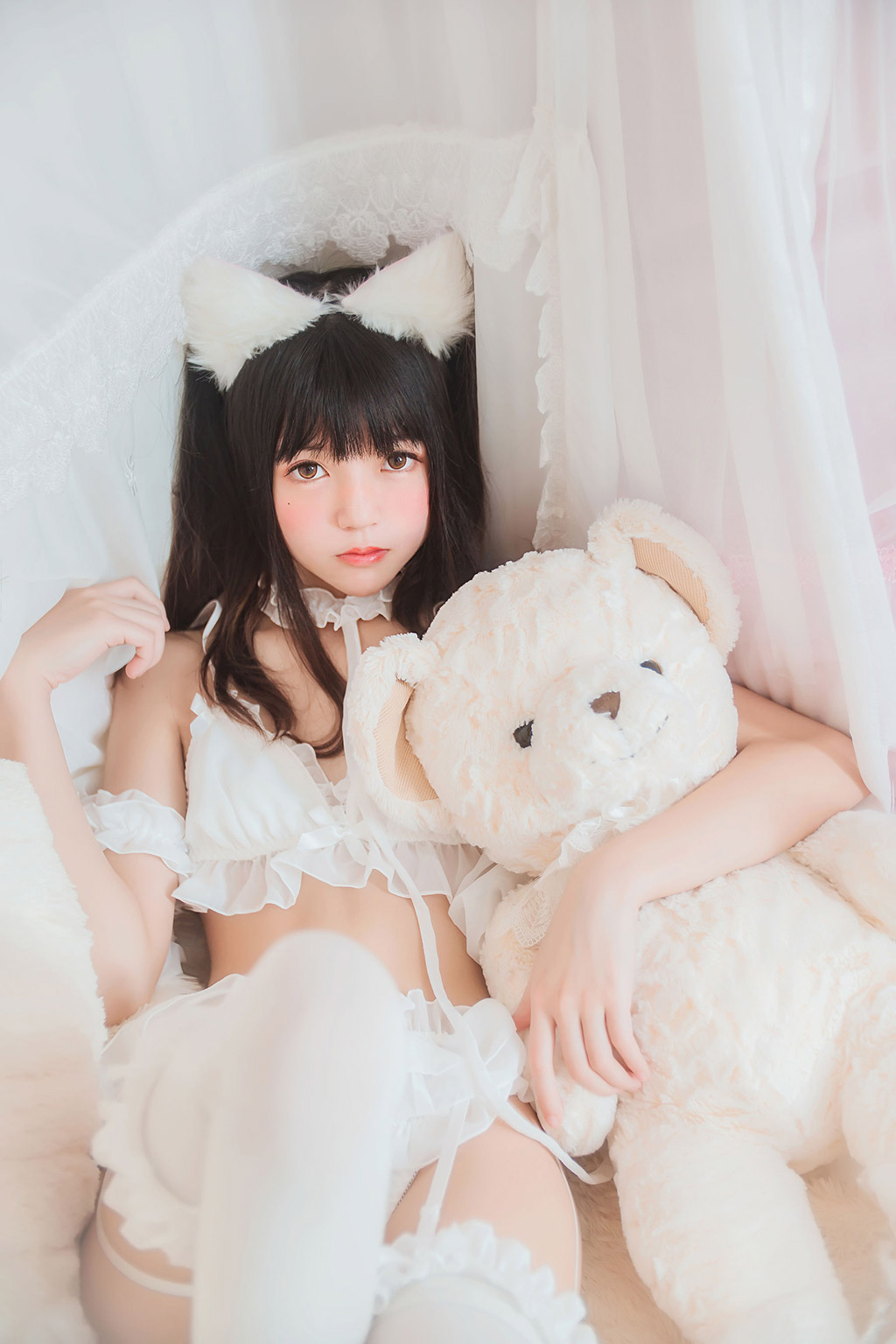 桜桃喵《白猫》 [萝莉COS] 写真集[32P]