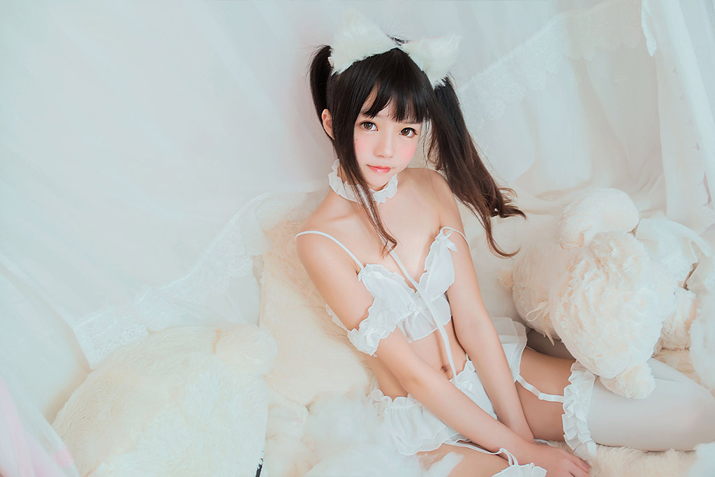 桜桃喵《白猫》 [萝莉COS] 写真集[32P]