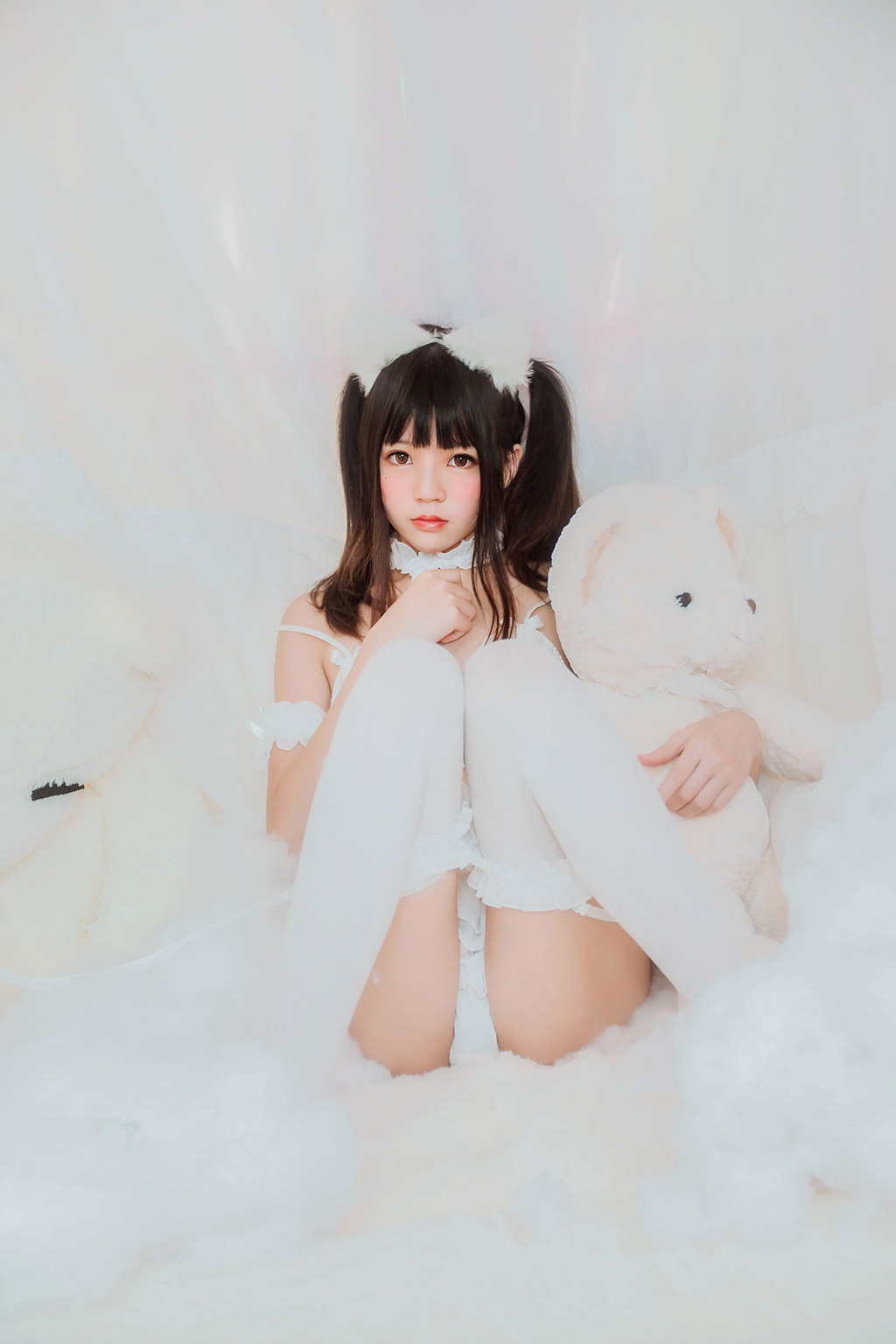 桜桃喵《白猫》 [萝莉COS] 写真集[32P]
