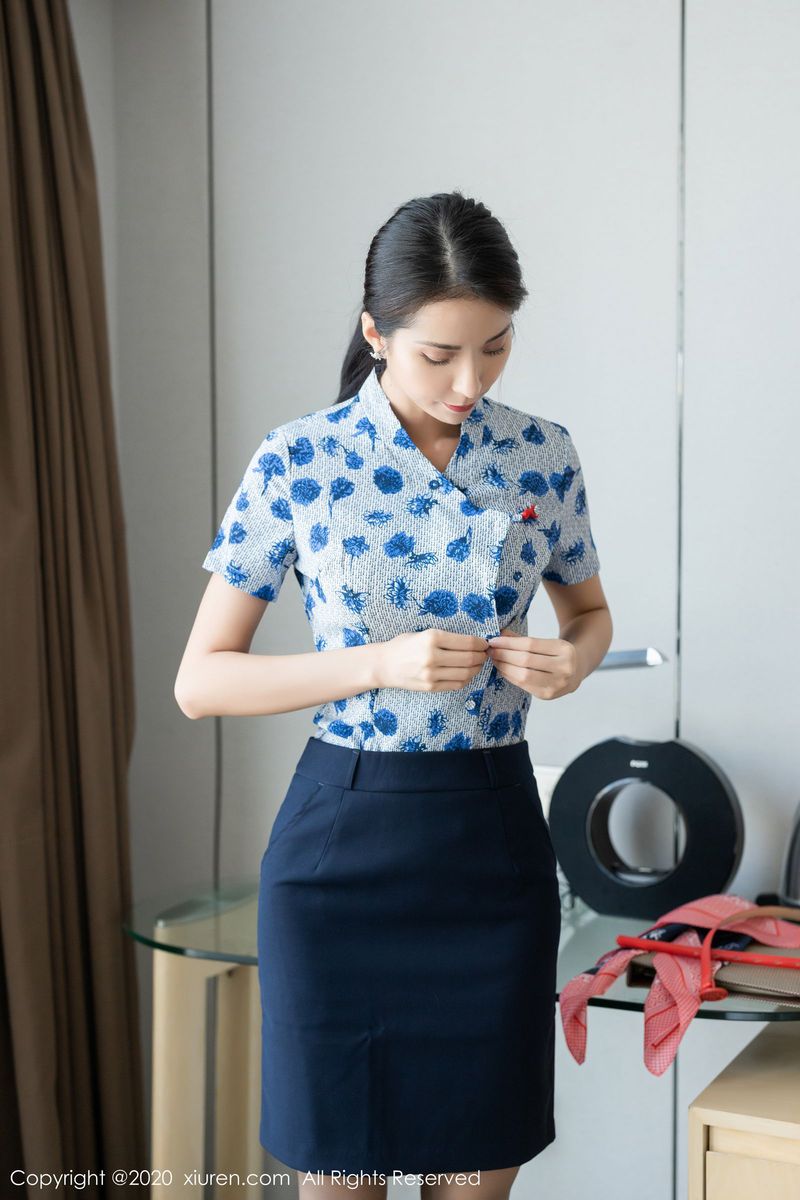 语画界性感女神陈良玲Carry黑丝美腿内衣制服诱惑气质写真