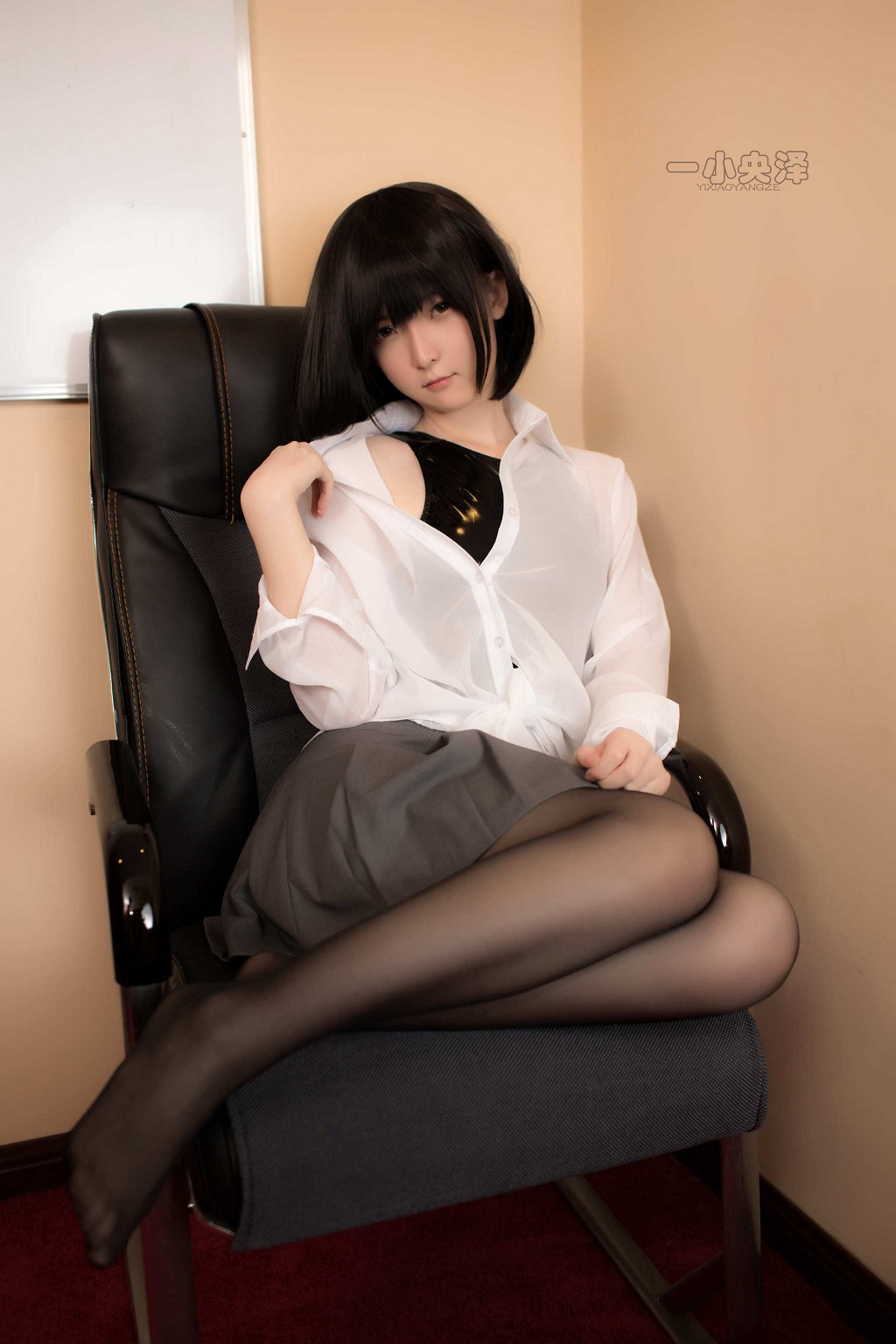 一小央泽《黑丝》 [Cosplay美女] 写真集[33P]