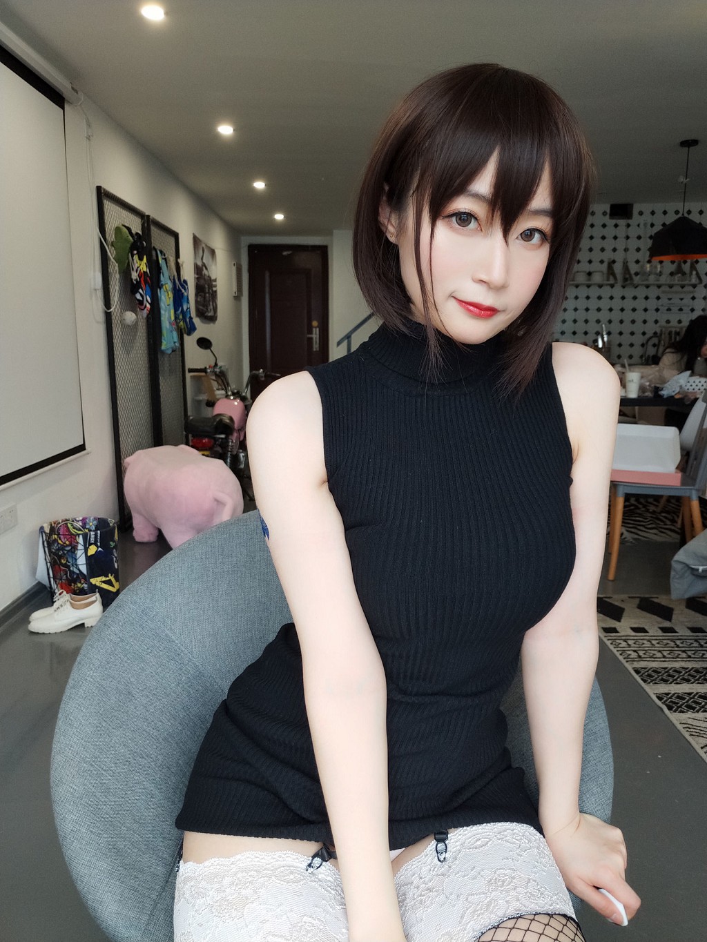 COSER白银81《黑色包臀裙》 [Cosplay少女] 写真集[35P]