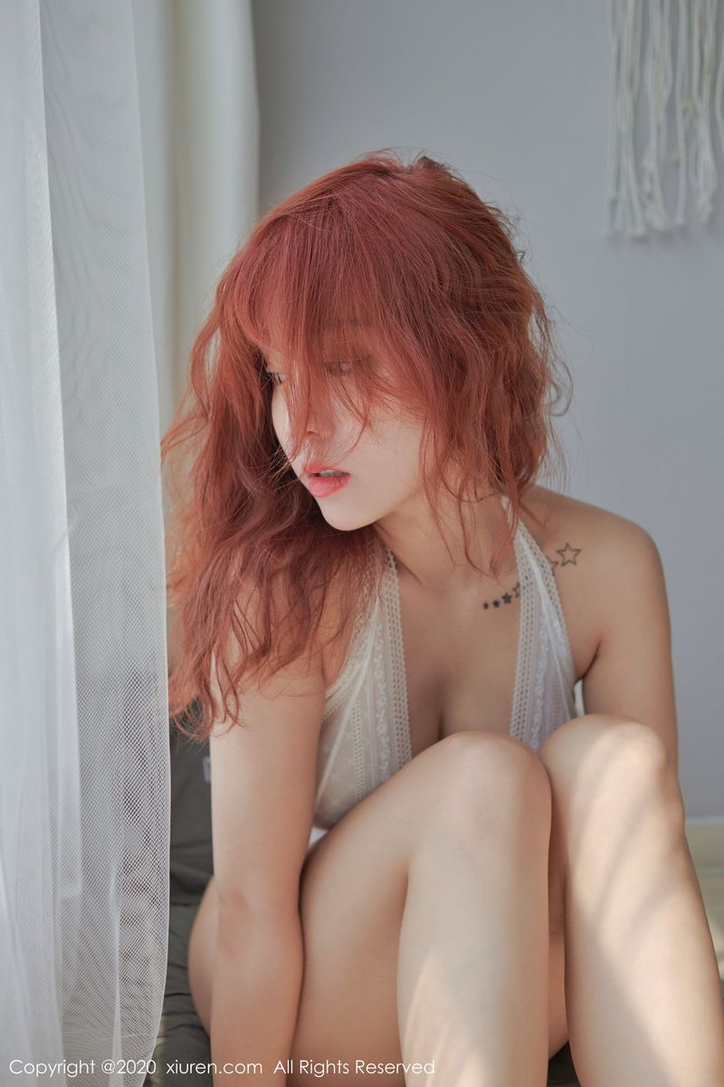 秀人网性感女神王雨纯黑白变换内衣诱惑荡漾肚兜主题写真