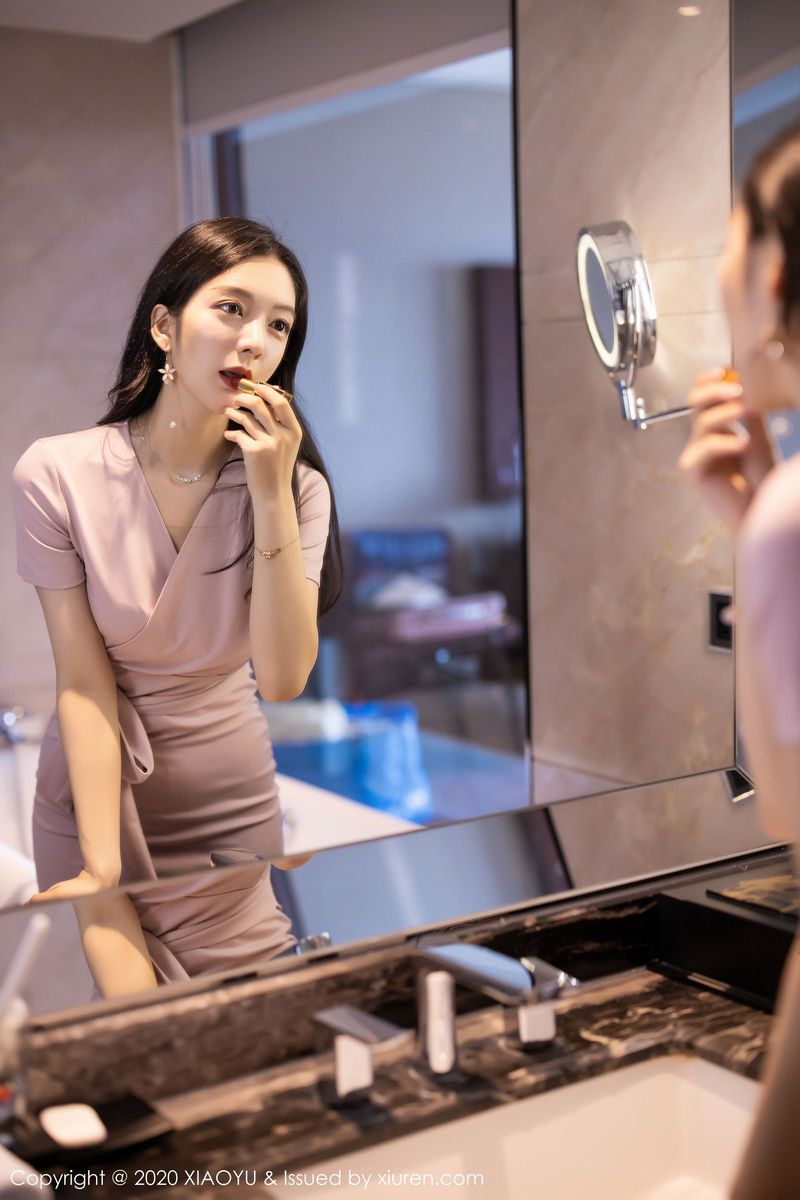 语画界性感女神Angela小热巴丝袜美腿&玫瑰金吊裙曼妙写真