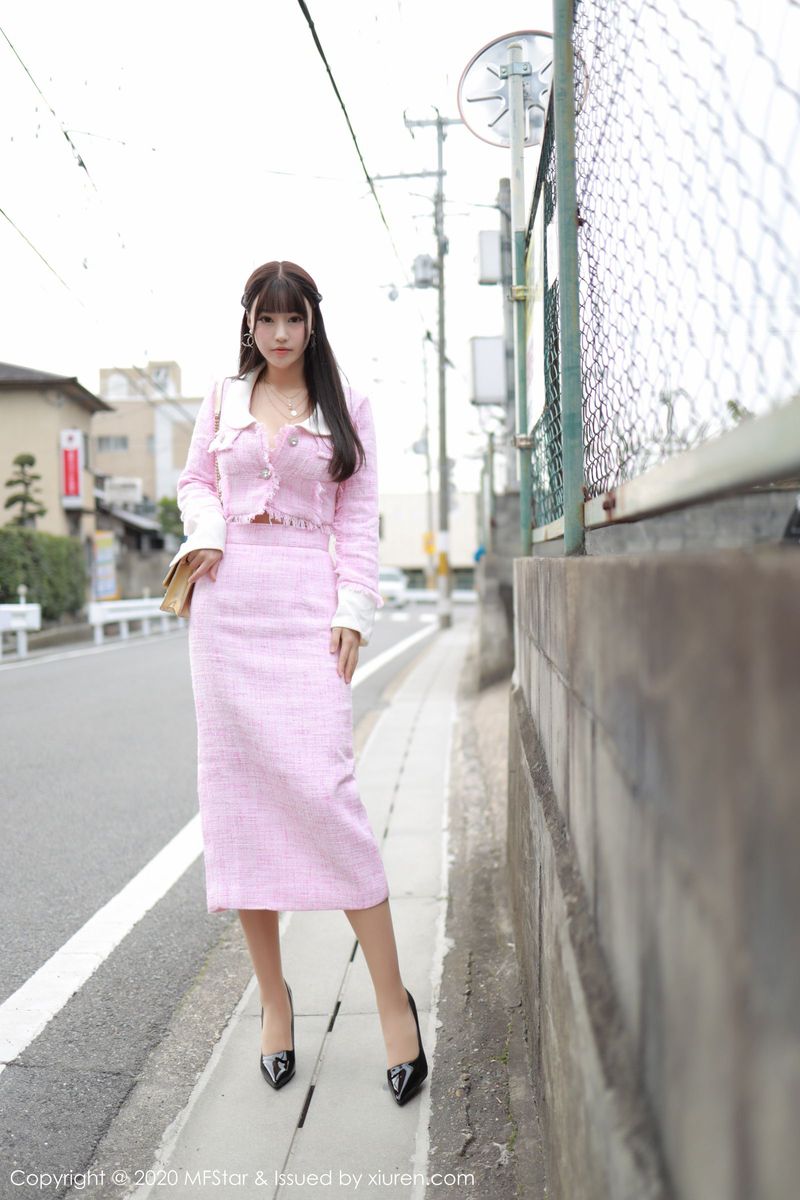 模范学院美女模特Flower朱可儿童颜巨乳丝袜美腿北海道旅拍