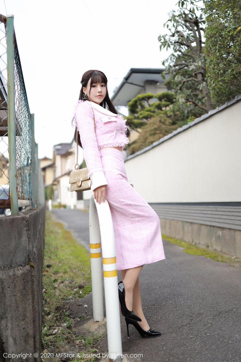 模范学院美女模特Flower朱可儿童颜巨乳丝袜美腿北海道旅拍