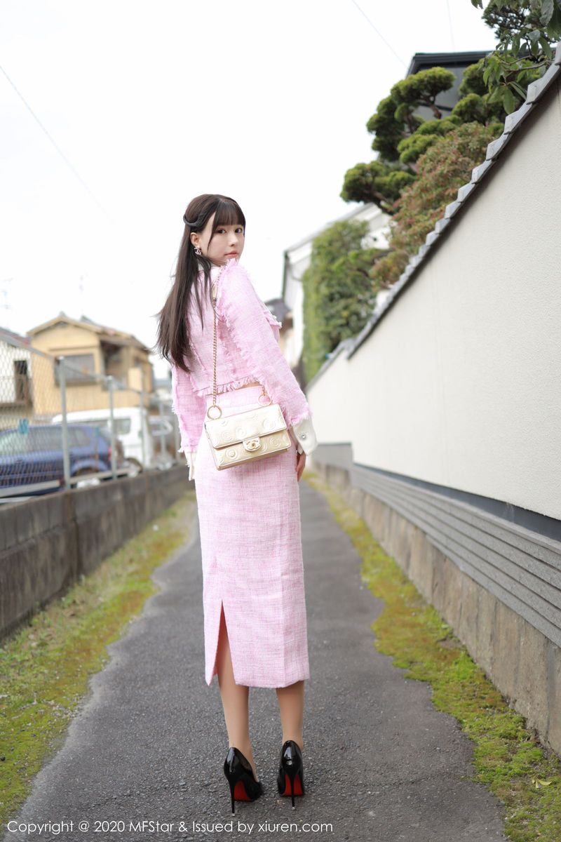 模范学院美女模特Flower朱可儿童颜巨乳丝袜美腿北海道旅拍