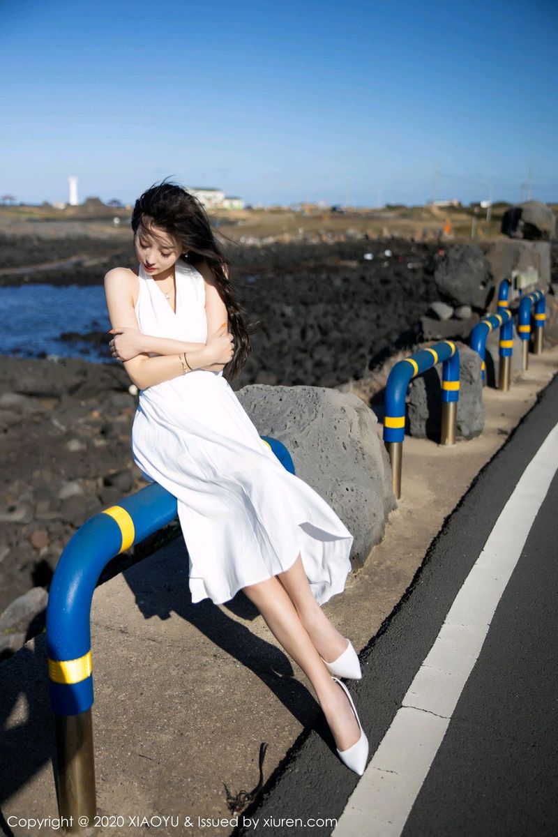 语画界性感女神杨晨晨sugar银色吊裙与朦胧丝袜济州岛旅拍