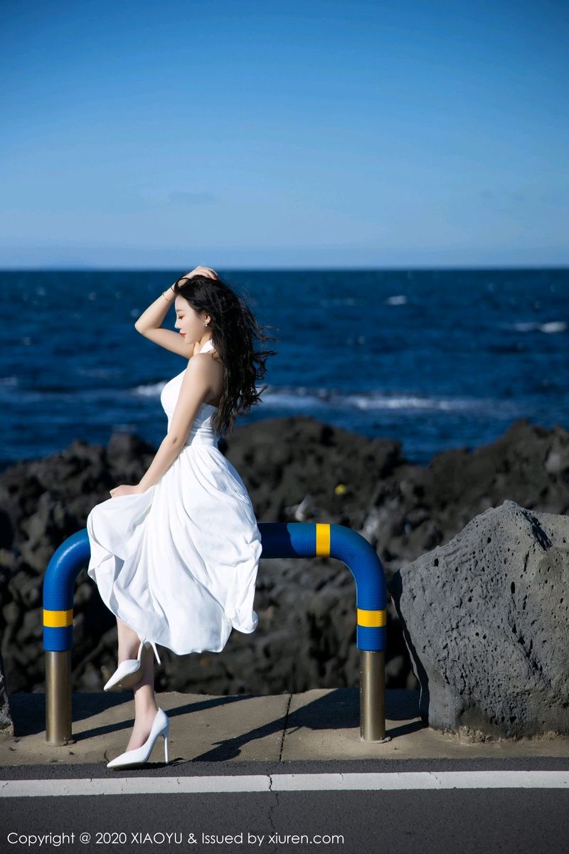 语画界性感女神杨晨晨sugar银色吊裙与朦胧丝袜济州岛旅拍