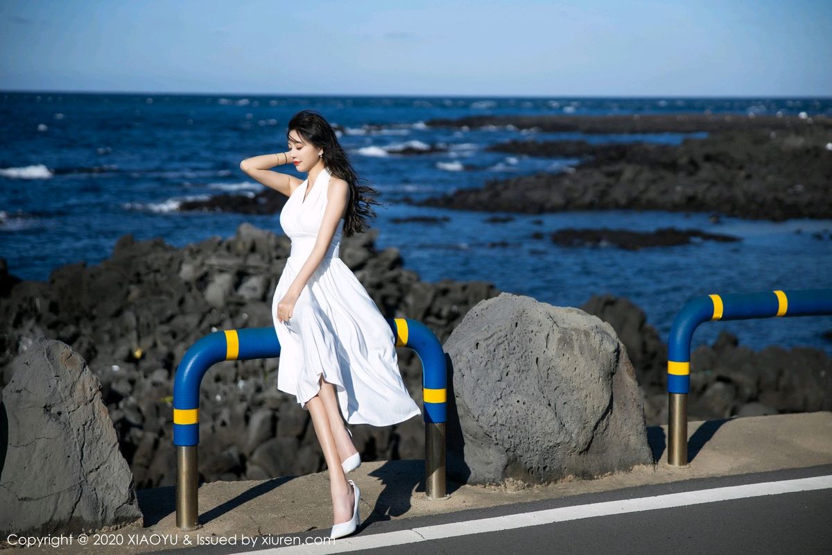 语画界性感女神杨晨晨sugar银色吊裙与朦胧丝袜济州岛旅拍