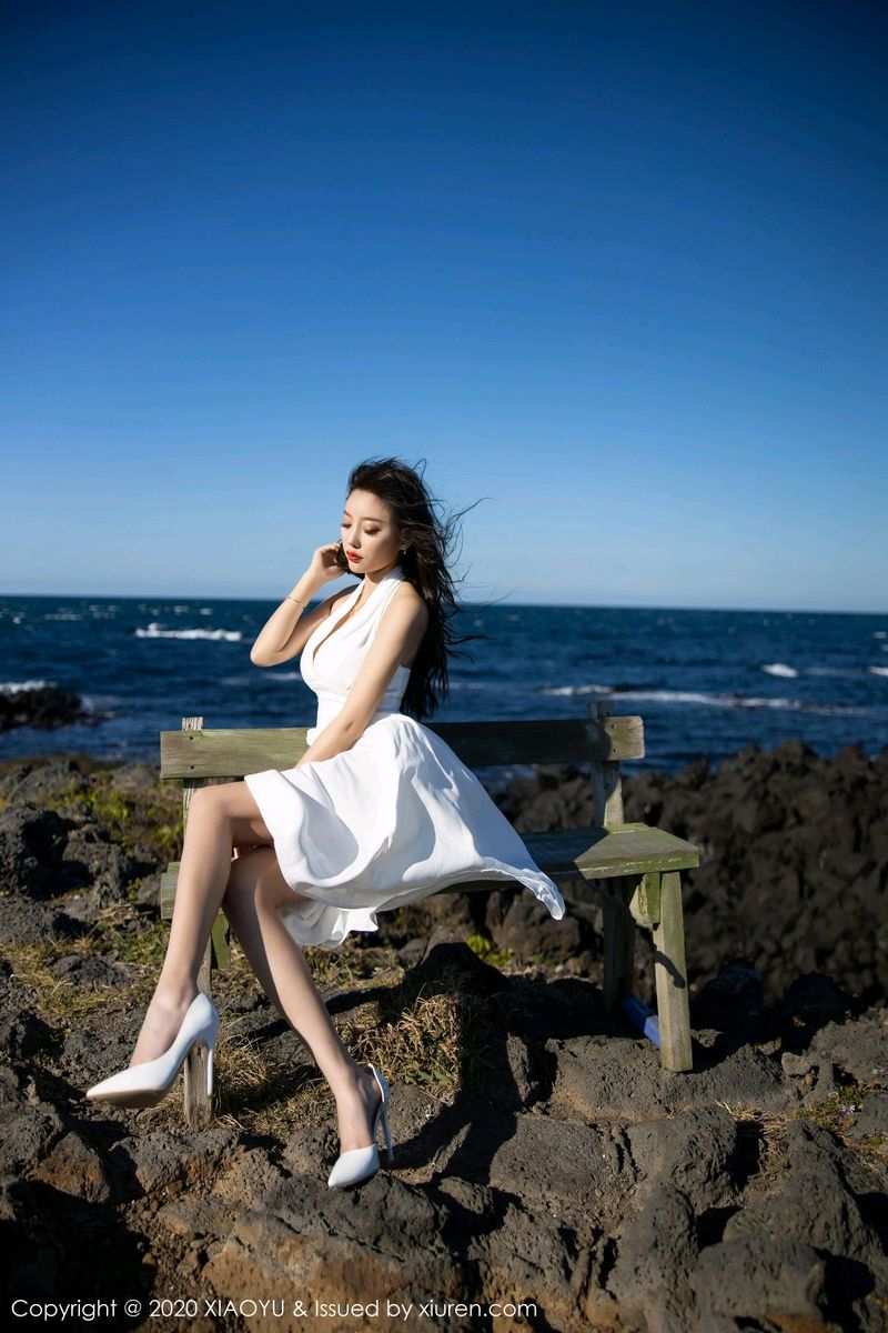 语画界性感女神杨晨晨sugar银色吊裙与朦胧丝袜济州岛旅拍