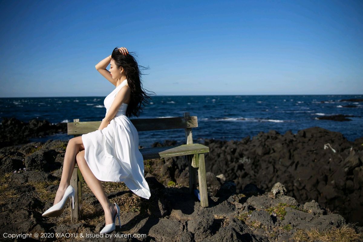 语画界性感女神杨晨晨sugar银色吊裙与朦胧丝袜济州岛旅拍