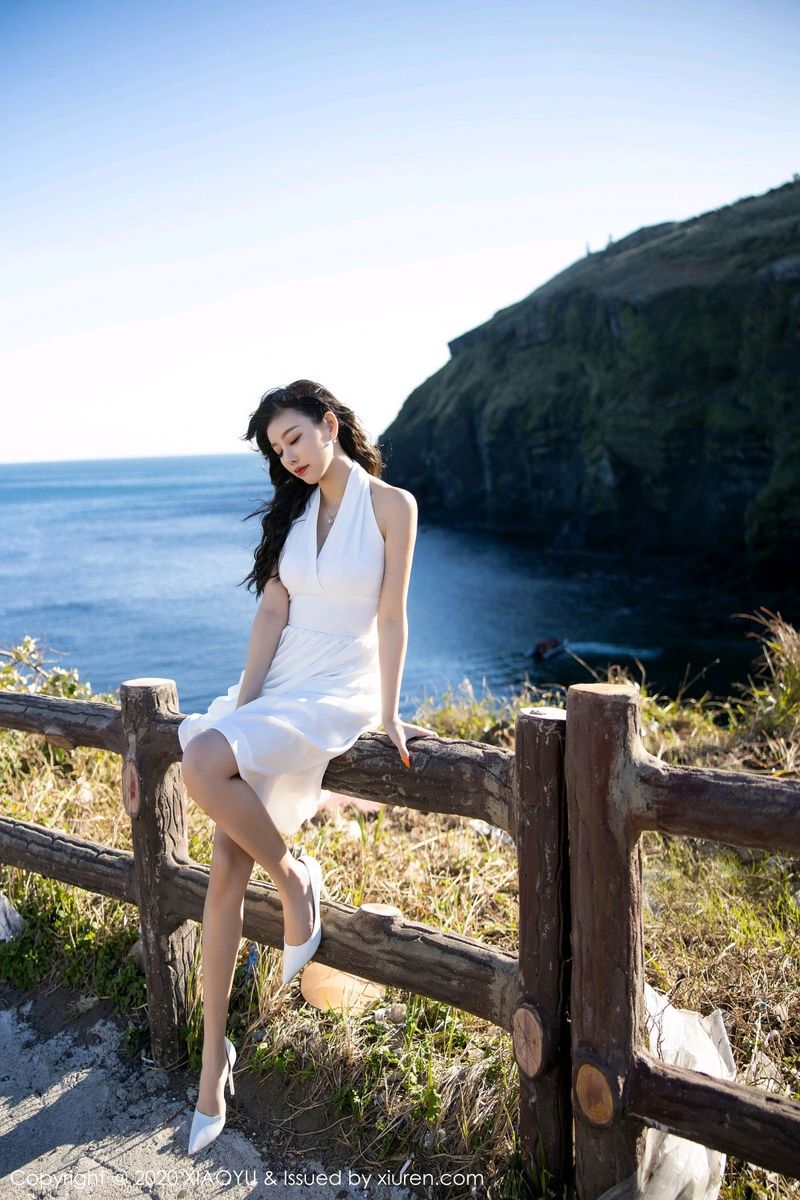 语画界性感女神杨晨晨sugar银色吊裙与朦胧丝袜济州岛旅拍