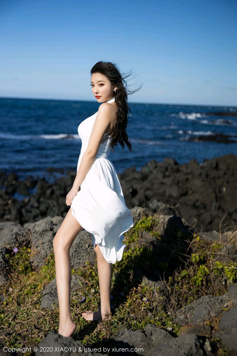 语画界性感女神杨晨晨sugar银色吊裙与朦胧丝袜济州岛旅拍