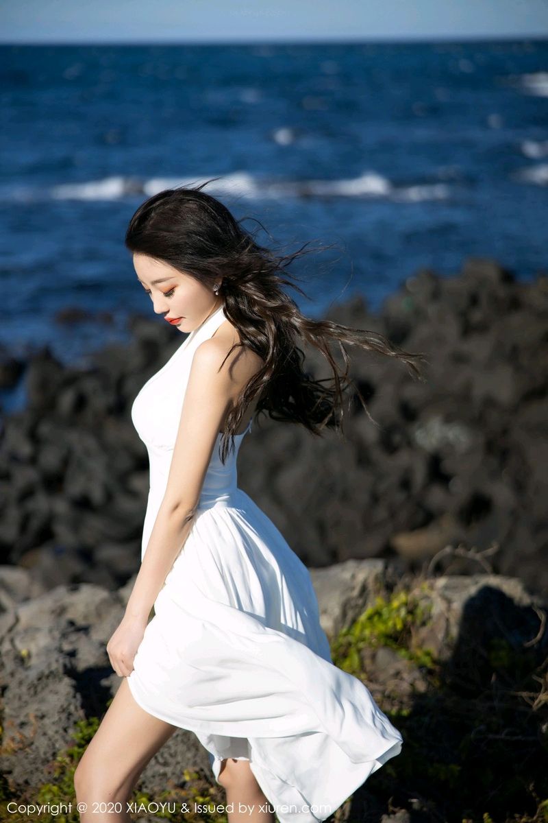 语画界性感女神杨晨晨sugar银色吊裙与朦胧丝袜济州岛旅拍