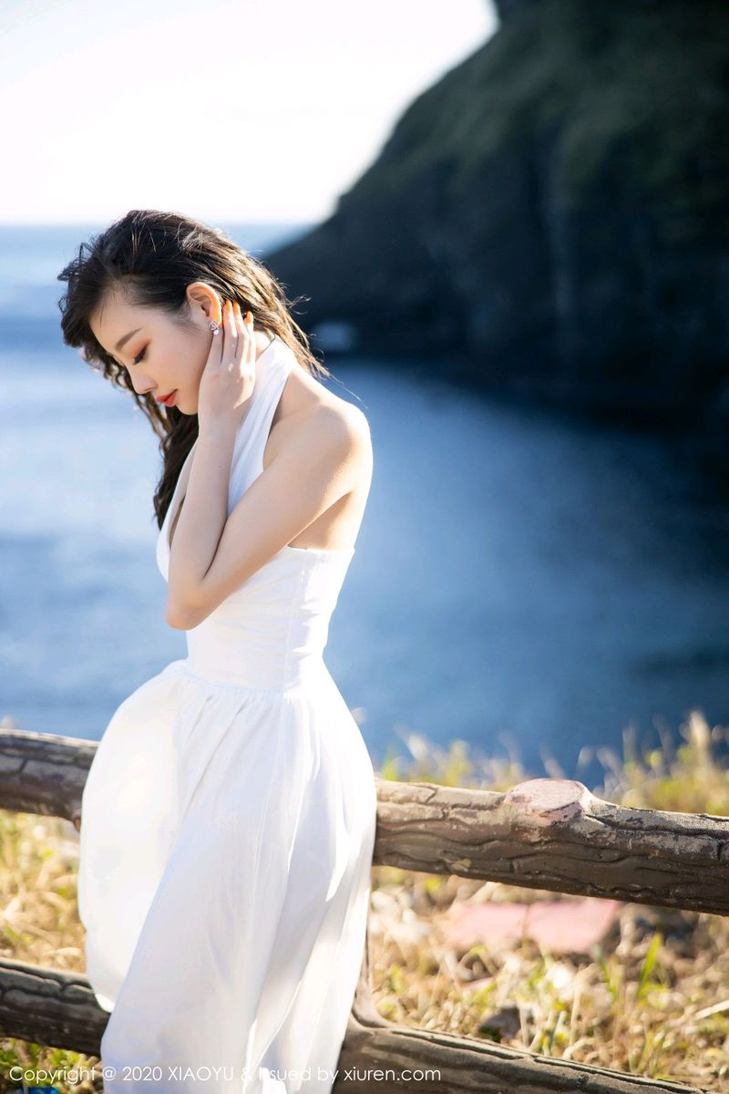 语画界性感女神杨晨晨sugar银色吊裙与朦胧丝袜济州岛旅拍