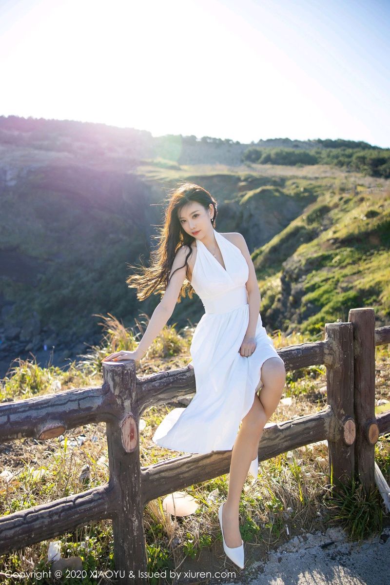 语画界性感女神杨晨晨sugar银色吊裙与朦胧丝袜济州岛旅拍