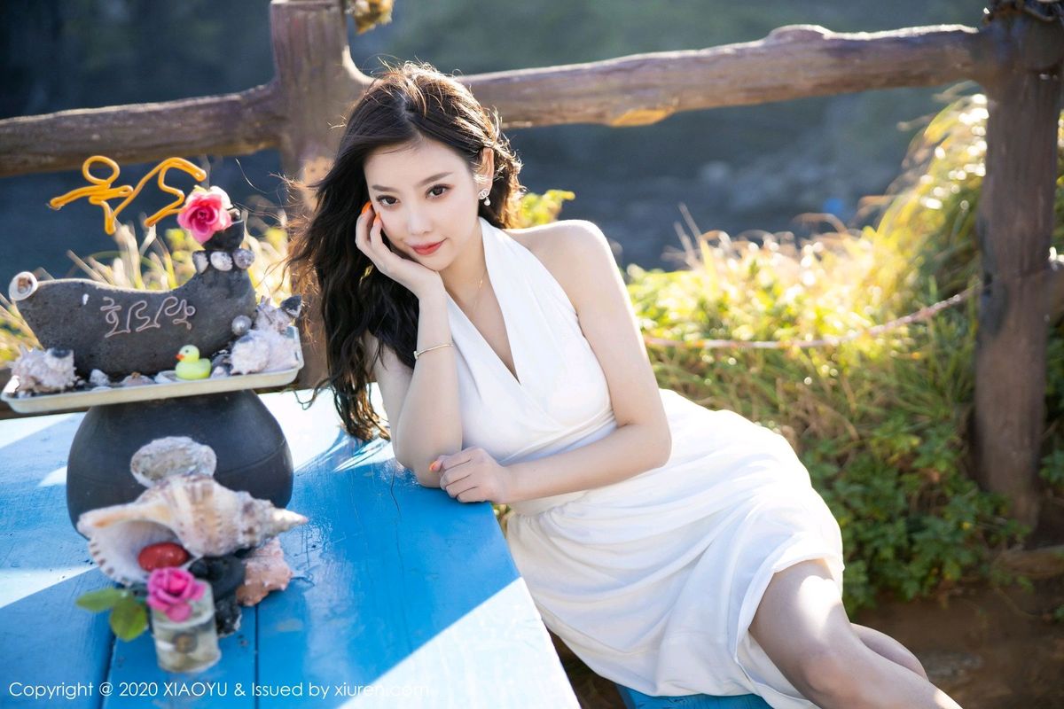 语画界性感女神杨晨晨sugar银色吊裙与朦胧丝袜济州岛旅拍