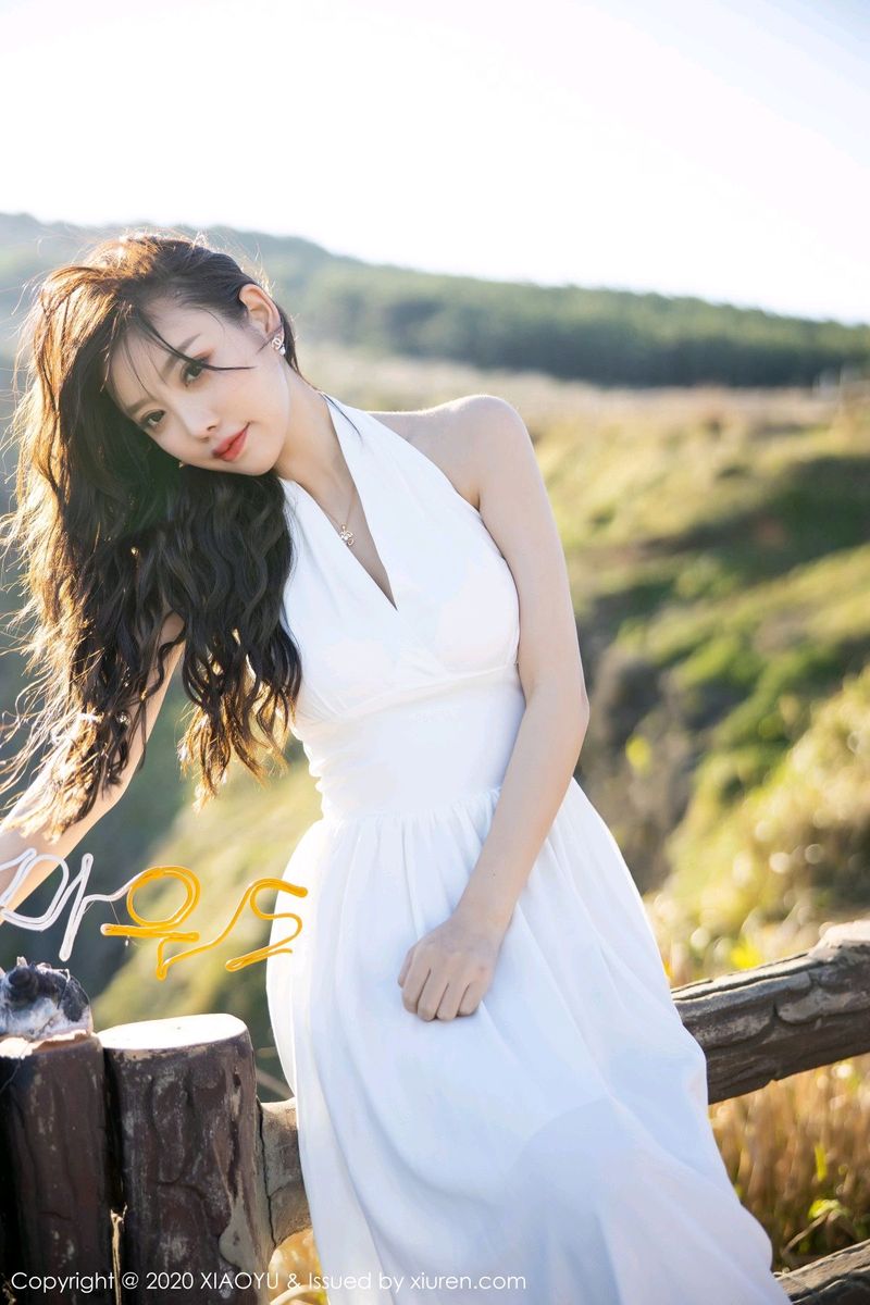 语画界性感女神杨晨晨sugar银色吊裙与朦胧丝袜济州岛旅拍