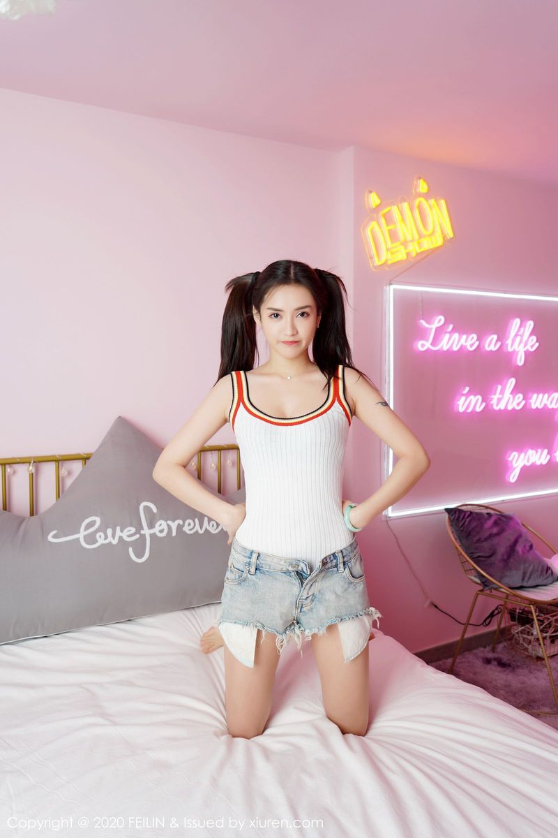 嗲囡囡新人模特刀妹双马尾牛仔热裤苗条身材首套清纯写真