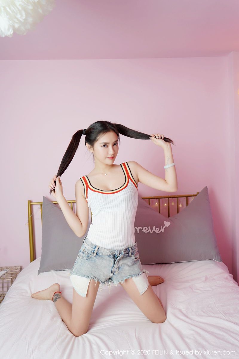 嗲囡囡新人模特刀妹双马尾牛仔热裤苗条身材首套清纯写真