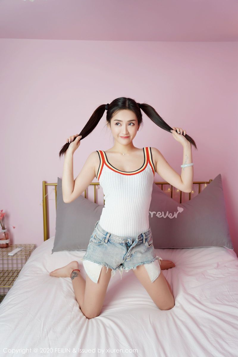 嗲囡囡新人模特刀妹双马尾牛仔热裤苗条身材首套清纯写真