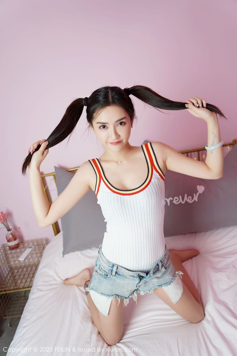 嗲囡囡新人模特刀妹双马尾牛仔热裤苗条身材首套清纯写真