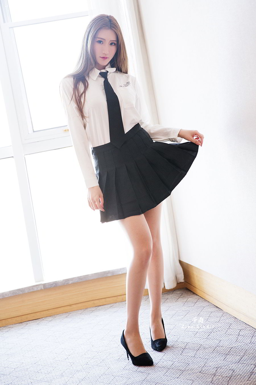 头条女神美女模特Miss玄子白衬衫校服诱惑制服性感写真