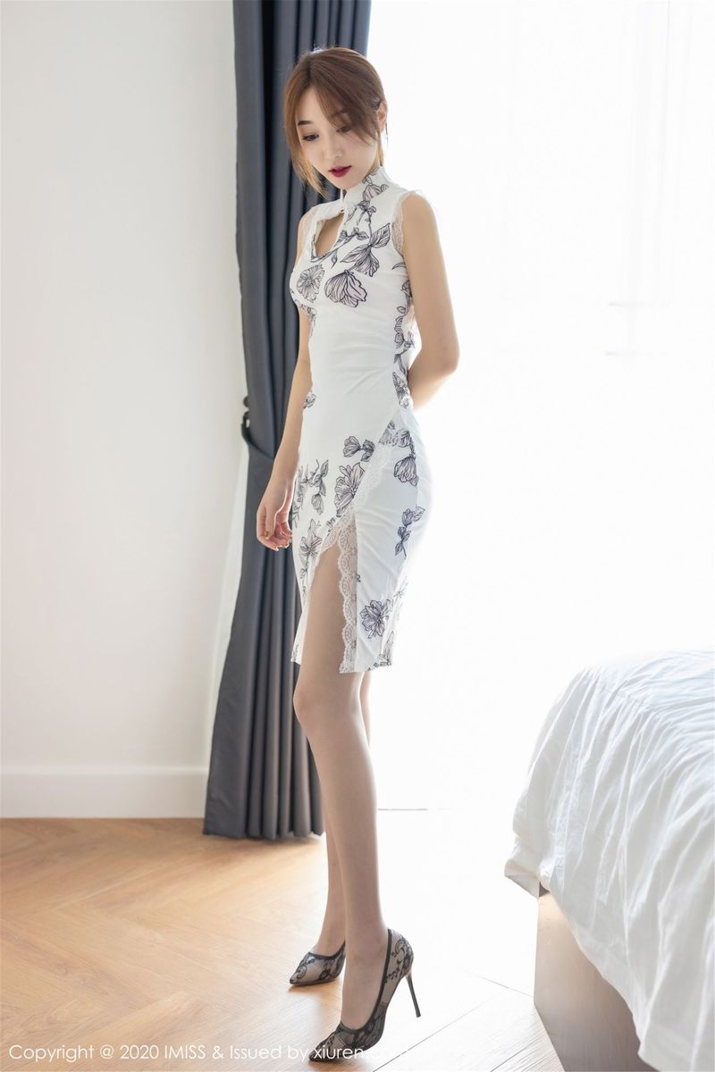 爱蜜社美女模特小九月优雅旗袍清透丝袜娇柔欲滴可人写真