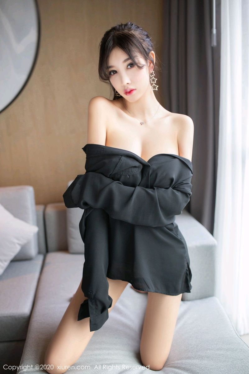 秀人网性感女神杨晨晨sugar黑衬衫内衣诱惑主题居家写真