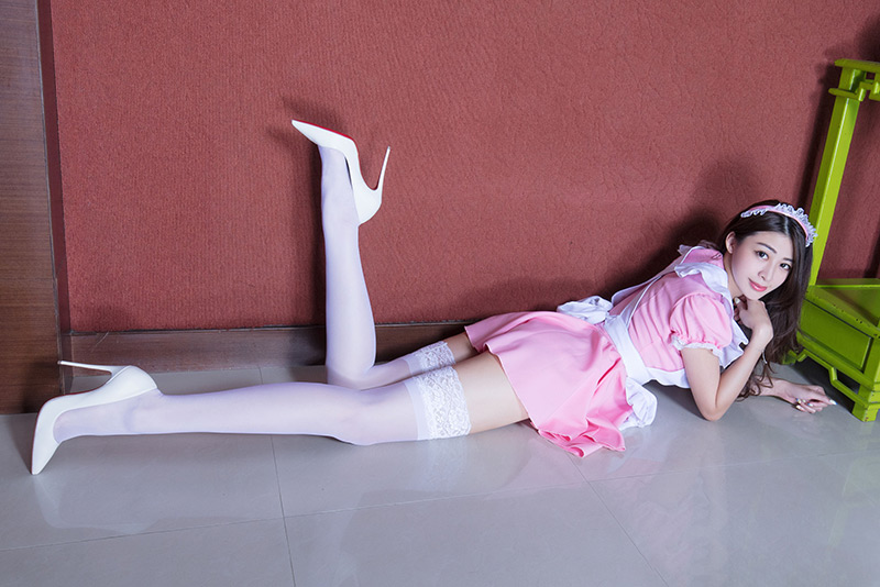 蔡茵茵Flora白丝女仆+黑丝套裙BeautyLeg风情写真集