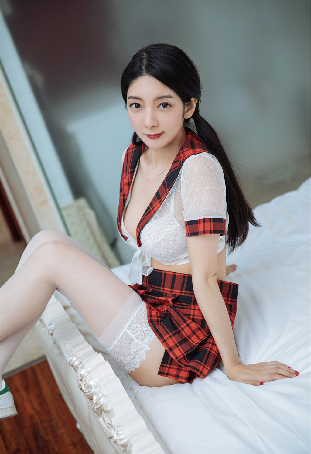 Angela喜欢猫极致的黑丝妩媚与温柔女仆装系列