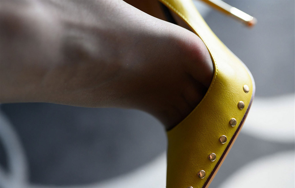 周于希Sandy牛仔裤与朦胧丝袜真空演绎