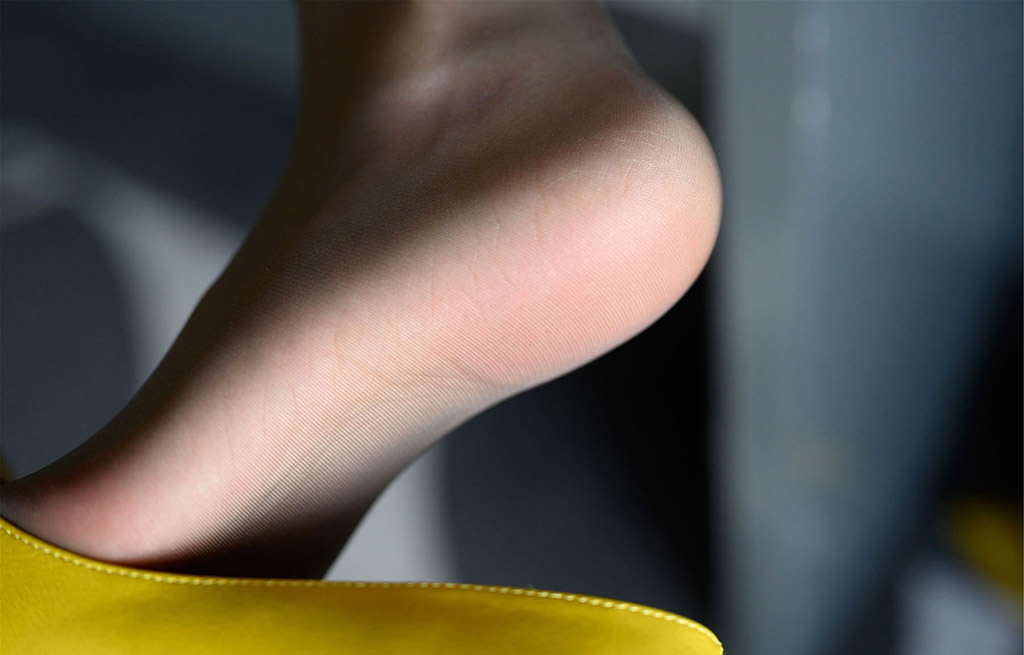 周于希Sandy牛仔裤与朦胧丝袜真空演绎