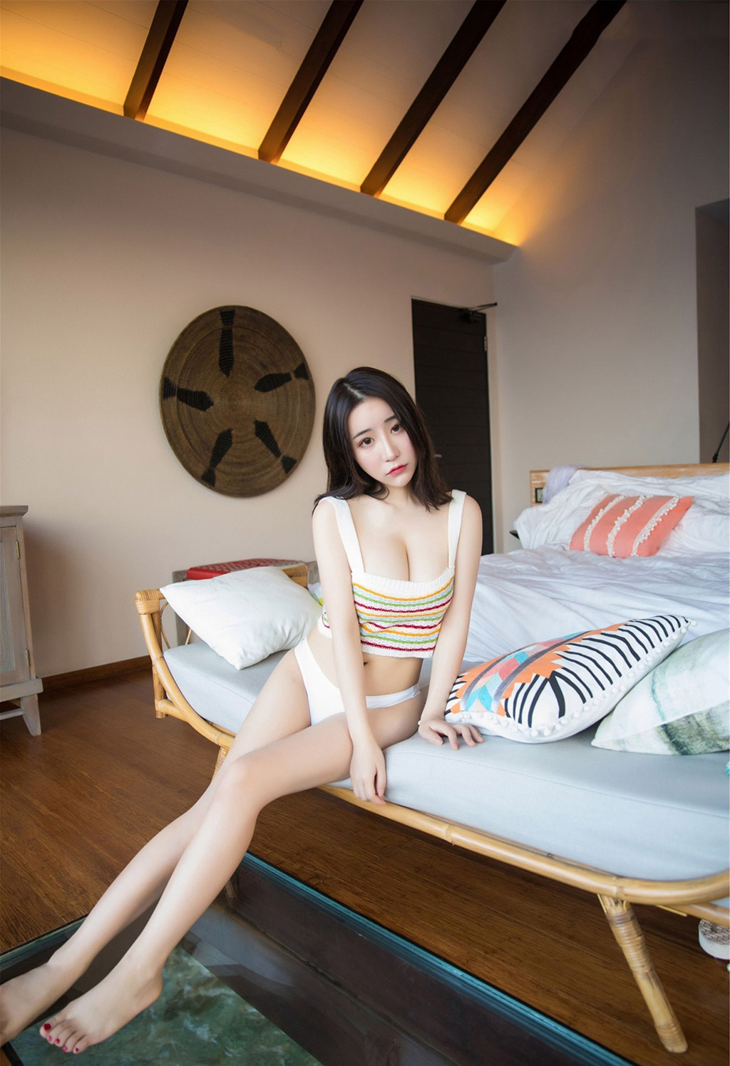 绯月樱雪峰高耸挺拔圆润翘臀若隐若现