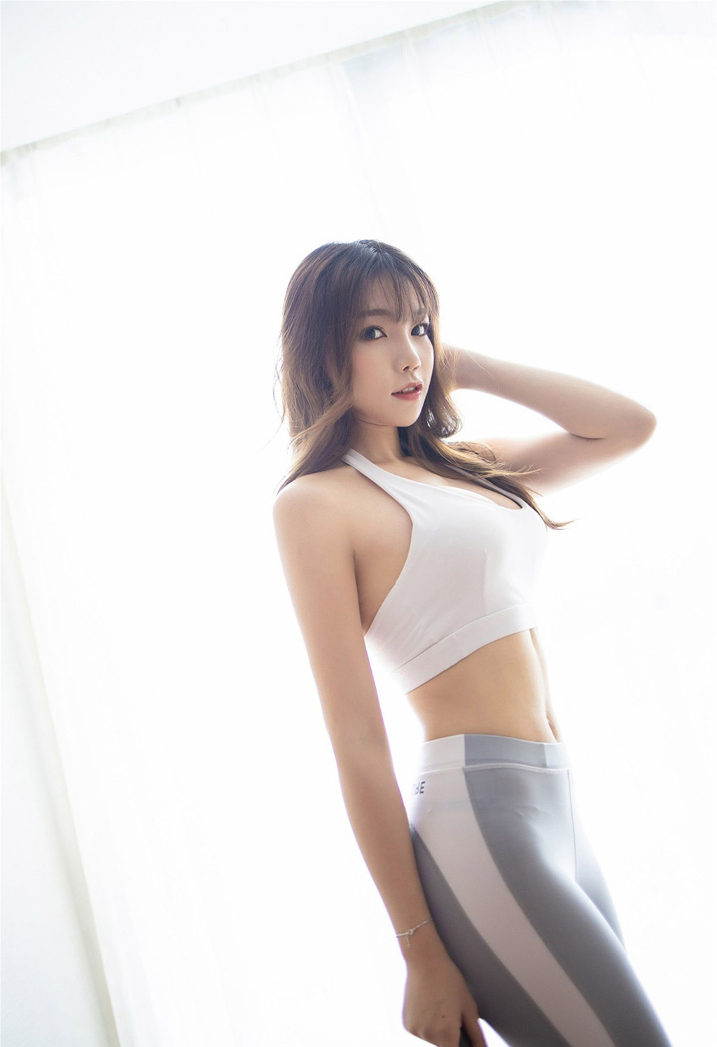 芝芝Booty性感运动内衣长腿翘臀福利