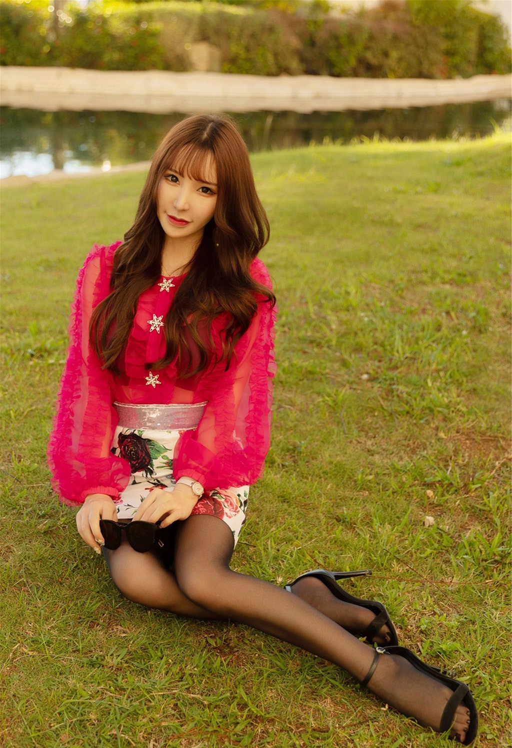 周于希Sandy诱惑的蕾丝吊袜凸现蜜臀