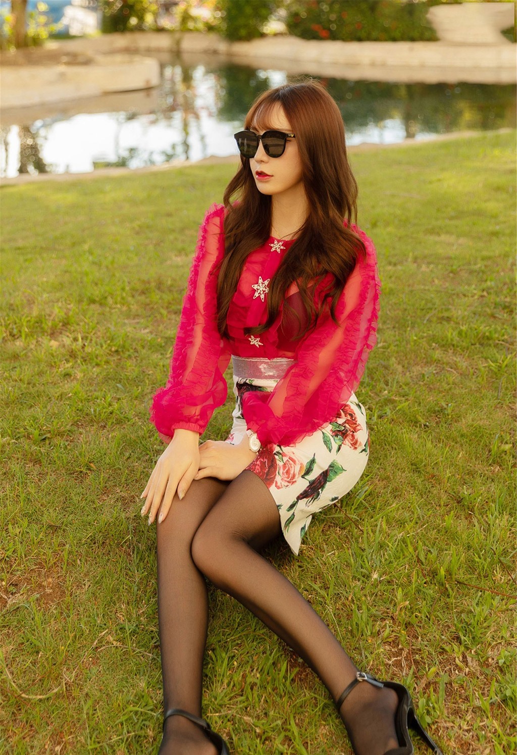 周于希Sandy诱惑的蕾丝吊袜凸现蜜臀