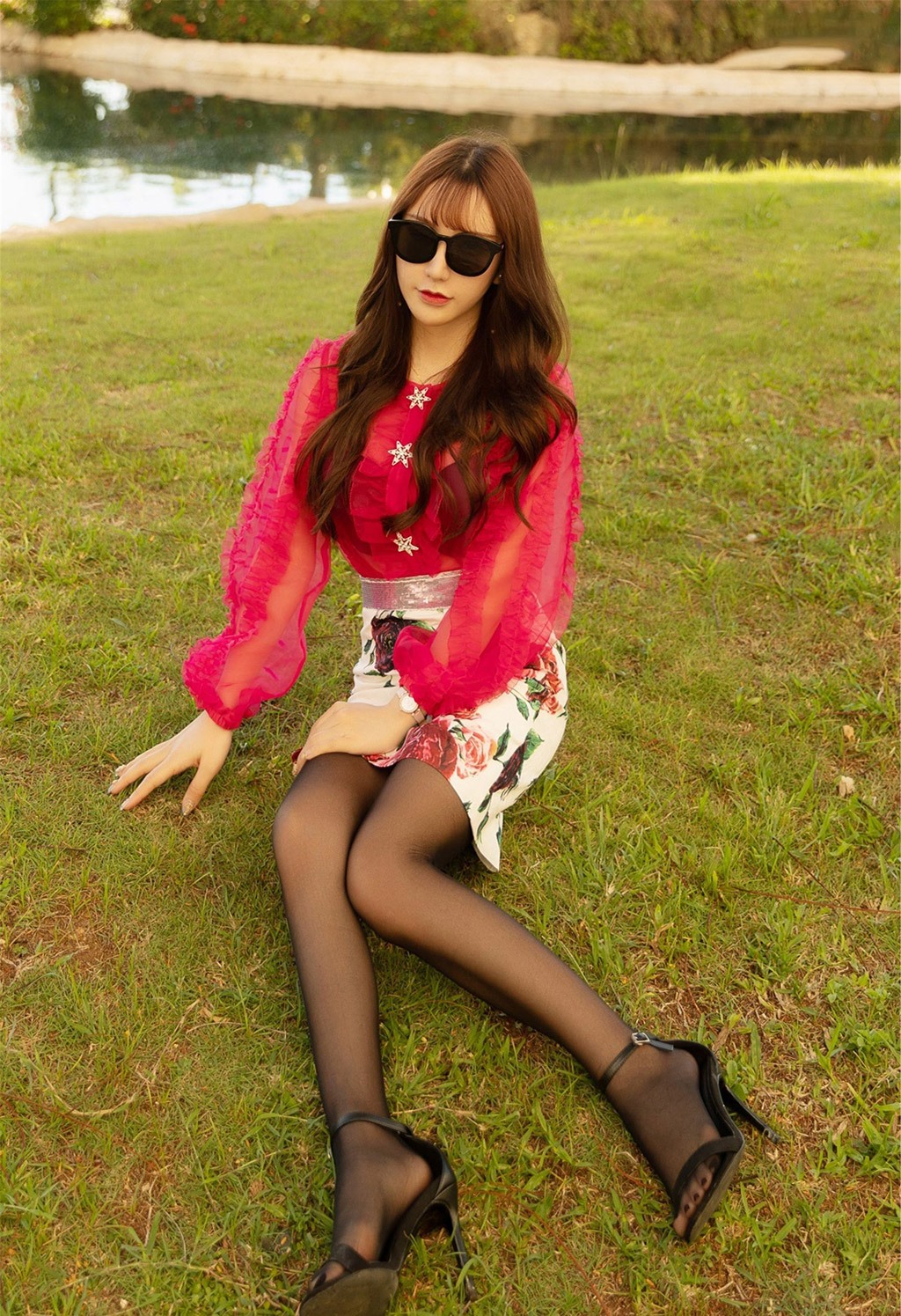 周于希Sandy诱惑的蕾丝吊袜凸现蜜臀