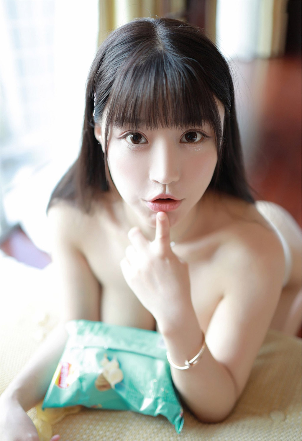 朱可儿精致内衣下美胸呼之欲出