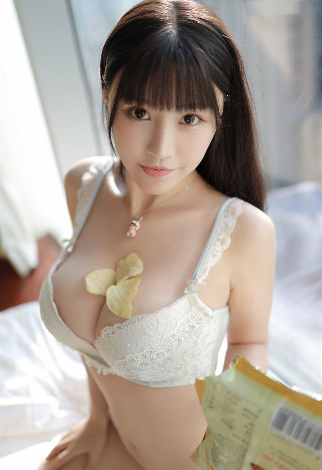 朱可儿精致内衣下美胸呼之欲出