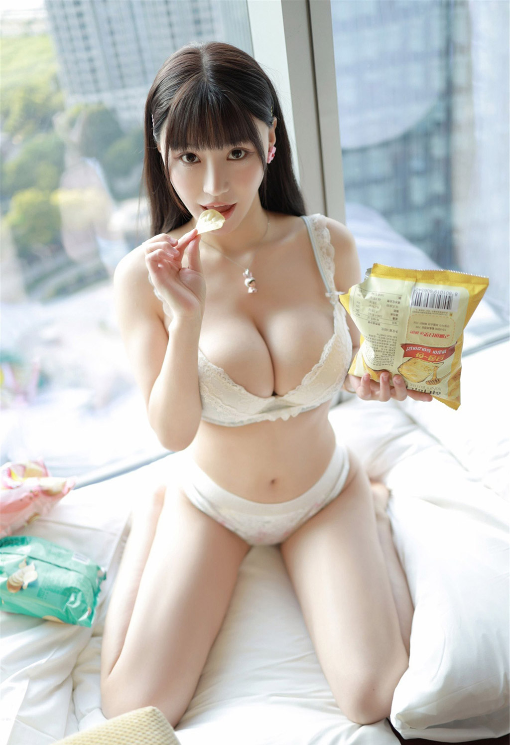 朱可儿精致内衣下美胸呼之欲出