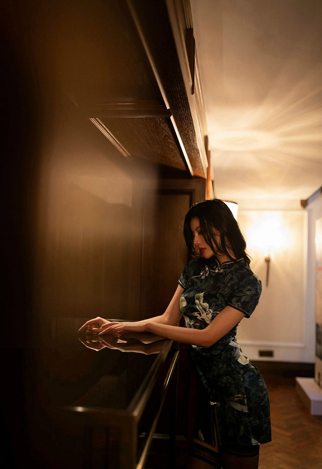 就是阿朱啊古典韵味旗袍丝袜美腿